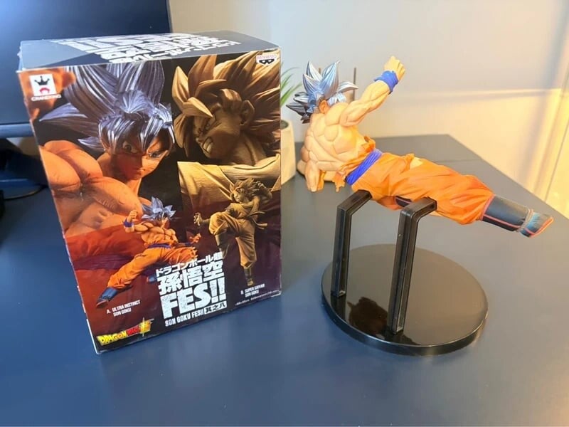 Figurine son goku ultra instinct