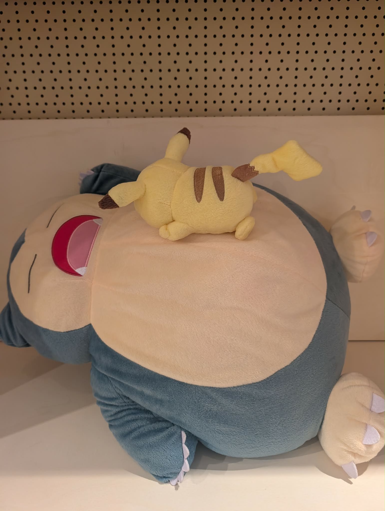 ronflex X pikachu pas