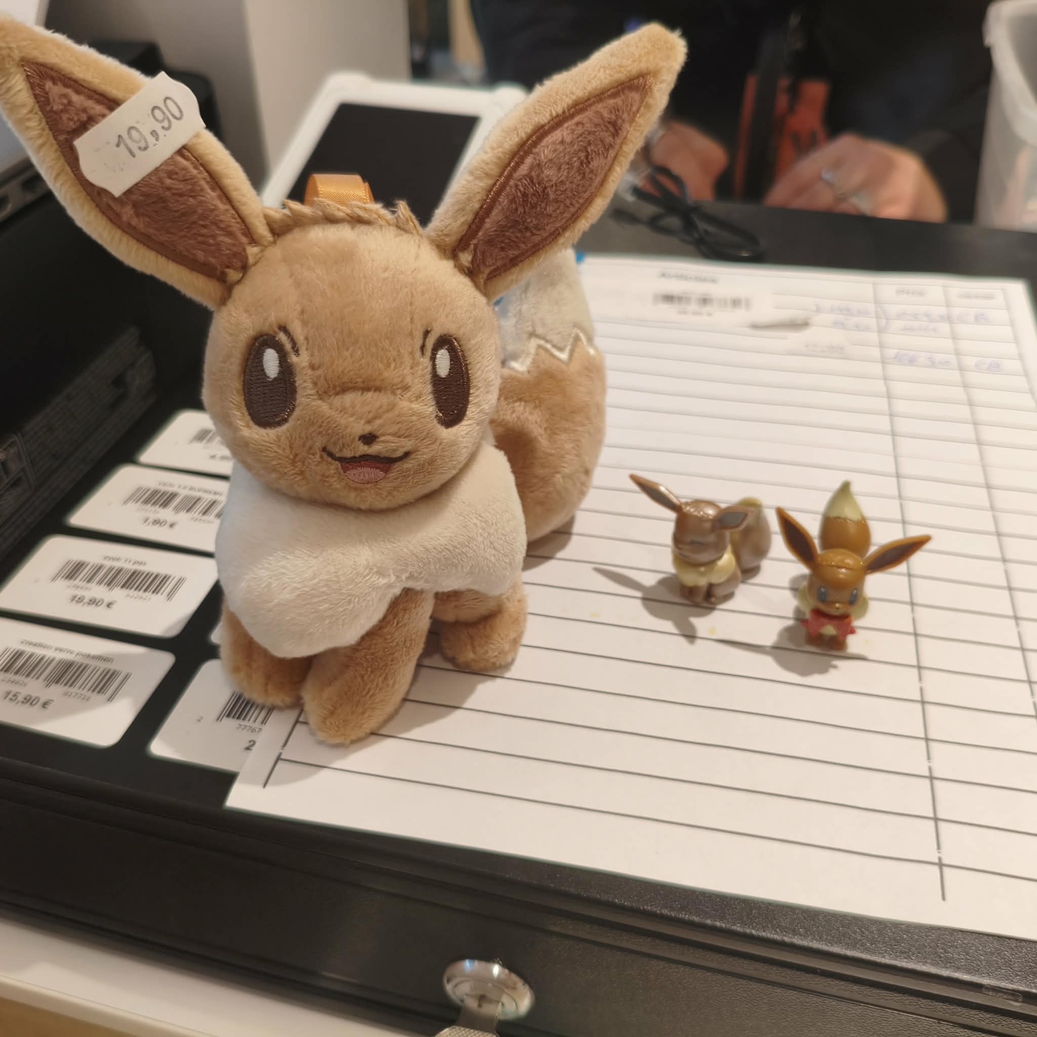 porte cle peluche evoli 2 pas